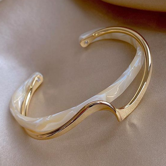 Coralya™ | Golden Wave Cuff