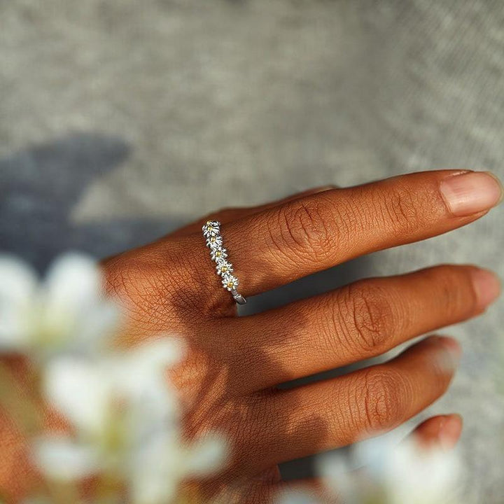 Veyona™ | Blooming Silver Ring