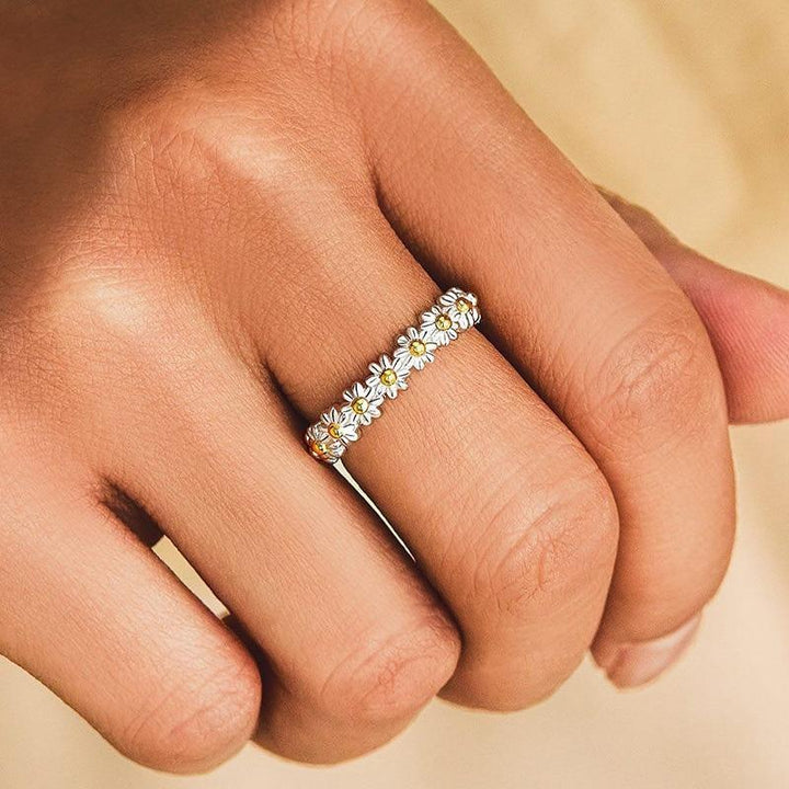 Veyona™ | Blooming Silver Ring