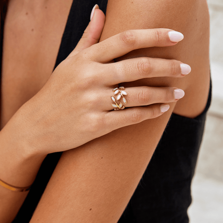 Laurentia™ | Golden Leaf Ring