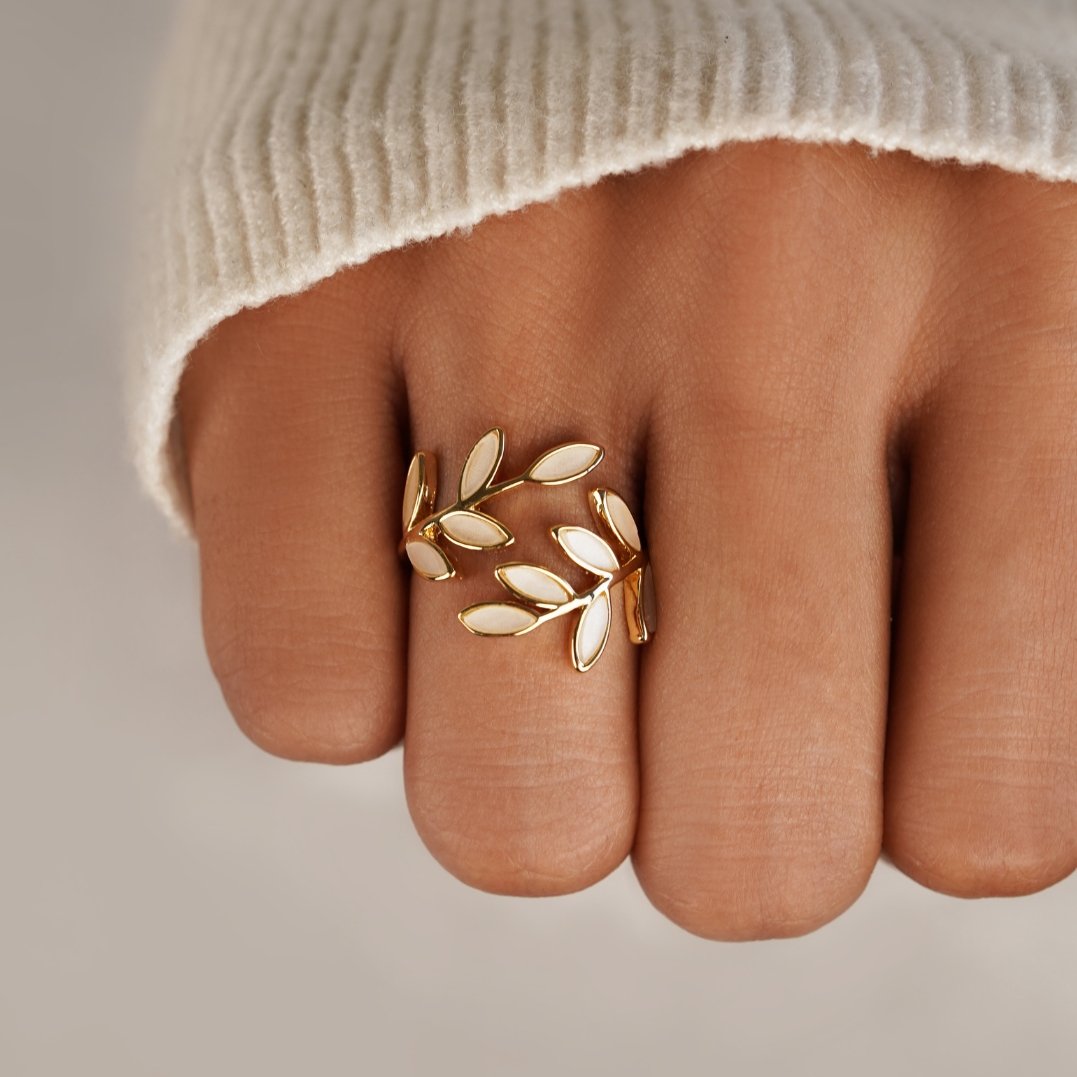 Laurentia™ | Golden Leaf Ring