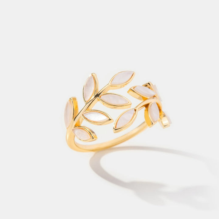 Laurentia™ | Golden Leaf Ring